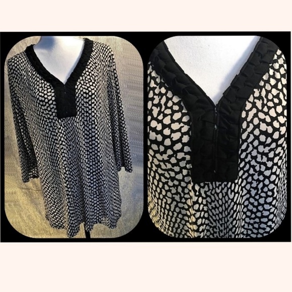 Dana Buchman Tops - Black & White Tunic Dana Buchman Sz Large